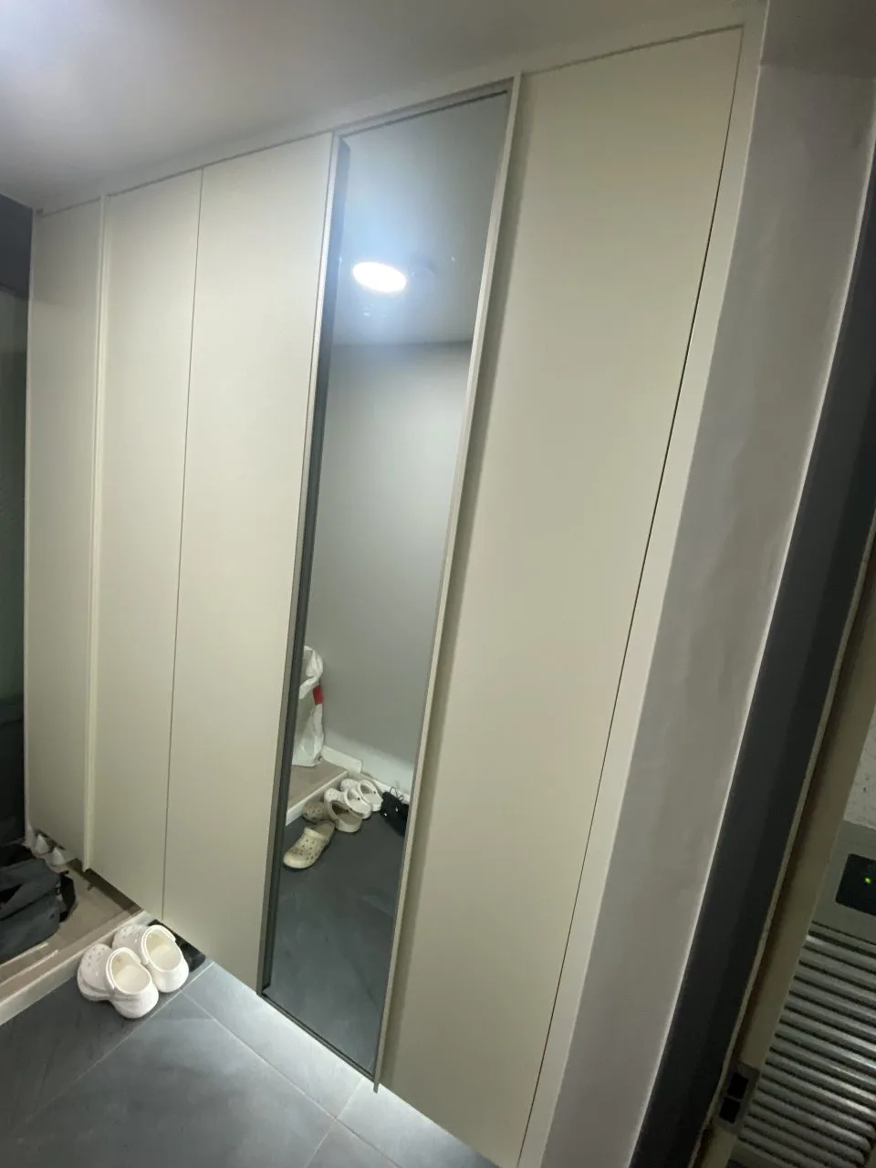 경첩·손잡이 교체 마감 모습